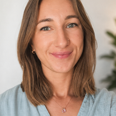 PAULA ANNA JANIA